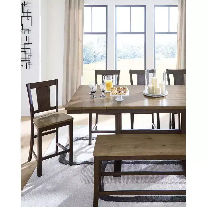 Banco de comedor Sharlander a la altura de la encimera, acabado de madera bicolor, estructura marrón oscuro con asiento marrón claro
