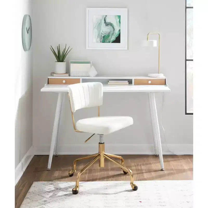 Sillón de oficina Tania con estructura de metal dorado y tapizado de terciopelo crema