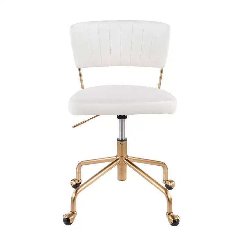 Sillón de oficina Tania con estructura de metal dorado y tapizado de terciopelo crema